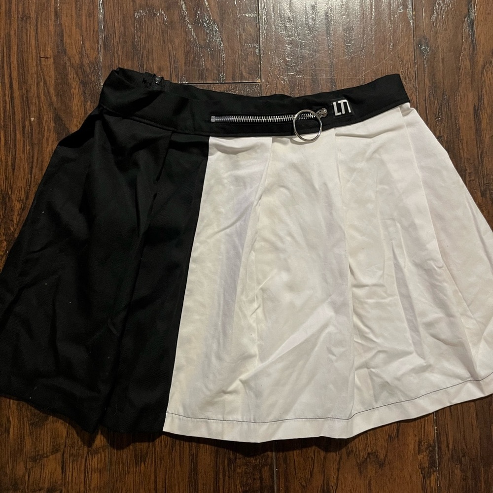 Women's Black and White Skirt
